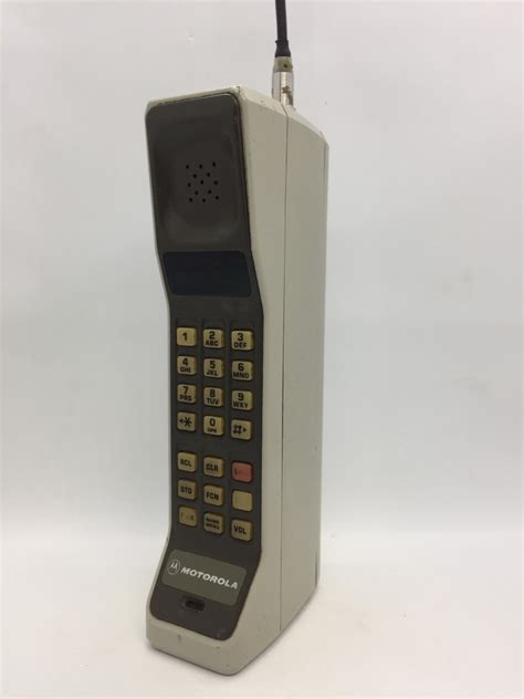 벽돌폰 1990 국내 최초의 상용 휴대전화 Motorola Dyna Tac 8000sl 근대통신박물관