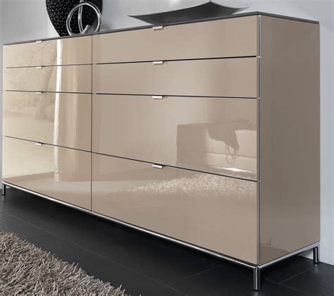 Viele moderne arten von schlafzimmerkommode sind aus leichtem mdf mit holzfurnieren hergestellt. Genial hochglanz kommoden - | Kommode hochglanz, Hochglanz ...