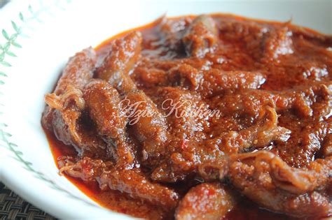 Sebelum menggoreng sotong kering, pastikan semalaman sotong di rendam. Sambal Tumis Sotong Kering Kecil - Azie Kitchen