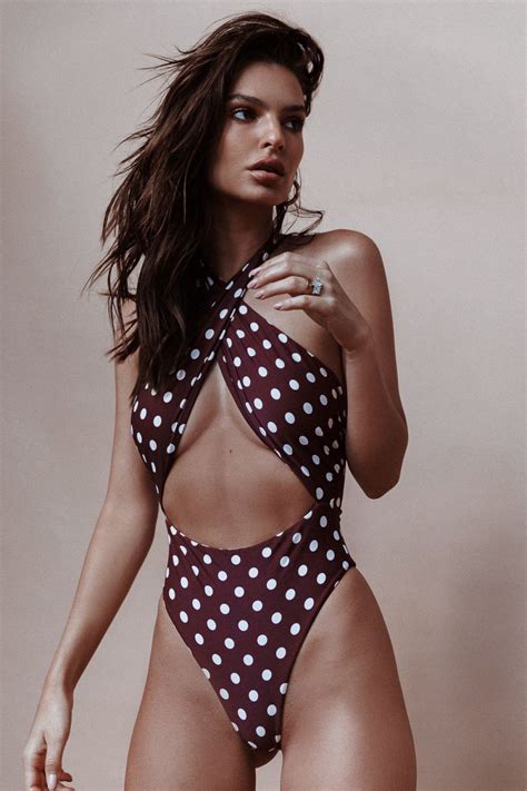 Emily Ratajkowski Showing Off Her Gorgeous Body In Sexy Swimwear The