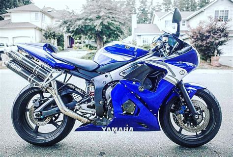 This is my second street bike. My new first bike. 2004 Yamaha R6 : SuperSportMotorcycles