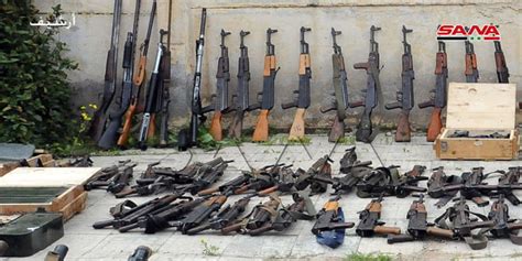 أسلحة وأجهزة اتصال من مخلفات الإرهابيين بريف درعا الشمالي الوسط