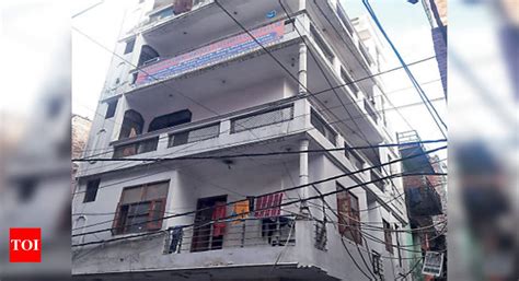 Unemployed Woman Jumps To Death From Fourth Floor In Delhi Delhi News