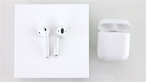 Airpods come with the airpods charging case, which is used for both charging and storage you won't see any design differences between airpods 1 and airpods 2 because they're identical. AirPods 2 Unboxing & erster Eindruck - YouTube