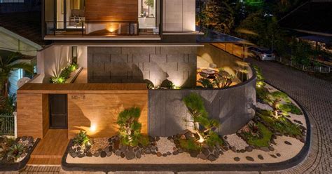 A Zen Garden Wraps Around The Corner Of This House Architecture