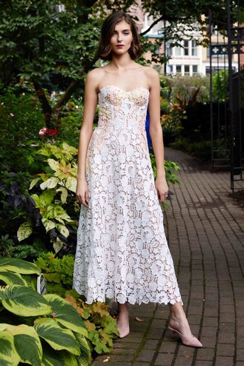 莱拉·罗斯 Lela Rose 201920秋冬婚纱礼服发布 Bridal Fall 2019 天天时装 口袋里的时尚指南