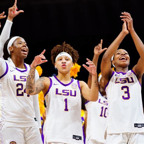 Scott Rabalais Lsu Women S Basketball S Fabulous Five Must Overcome Obstacle