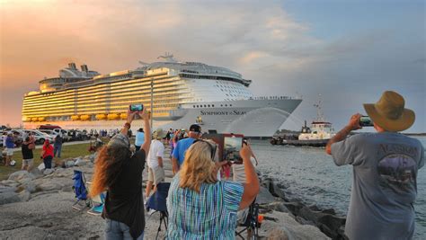 Worlds Largest Cruise Ship Symphony Of The Seas At Port Canaveral