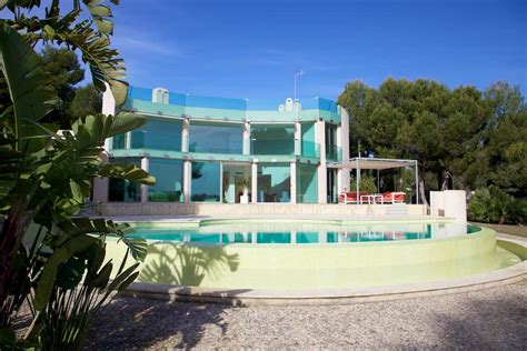 Ein wohnung ist eine anzahl von zusammengehörigen räumen innerhalb eines gebäudes zum zwecke des wohnens. Möblierte Designervilla mit 5 Suiten in Sol de Mallorca