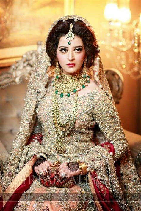 Beautiful Pakistani Dulhan In Her Wedding Dress Looking So Cute