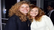 Julia Roberts' Daughter Turns 16 And Is Her Replica - YouTube