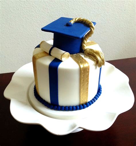 Gradation Cake By Cake Couture Uc Davis Blue And Gold Graduation