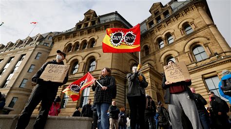 Canadas Federal Workers Strike Over Rto And Pay The New York Times