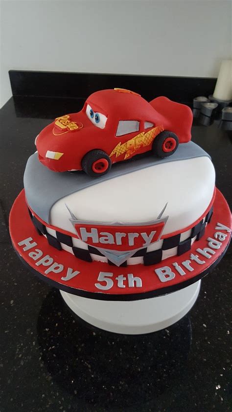 Wenn es euch gefällt gibt mit doch. Lightning McQueen cake | Lightning mcqueen cake, Mcqueen ...