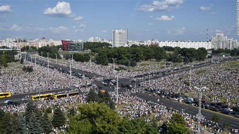 Belarus Tens Of Thousands Protest In Minsk As Lukashenko Holds Rival Demonstration Cnn