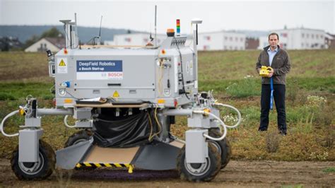 Company Develops High Tech Weed Picking Robot For Farmers Digital Trends
