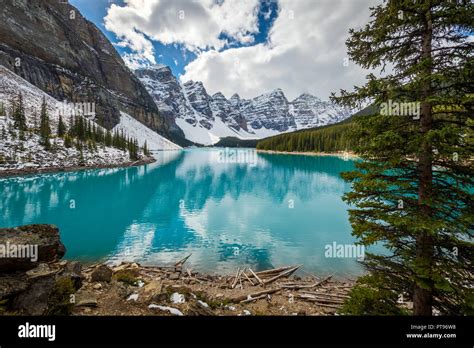 El Lago Moraine Es Un Lago Glacial Y Alimentado En El Banff National