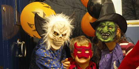 Halloween Trick Or Treating Etiquette Parents Share Rules They Follow