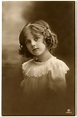 Pretty Antique Child Photo! - The Graphics Fairy