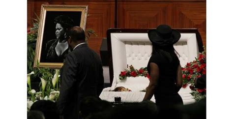 myndblow 23 photos of celebrity open casket funerals that will shock you