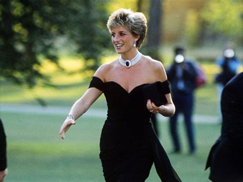 Πριγκίπισσα Νταϊάνα H ιστορία πίσω από το Iconic μαύρο φόρεμα