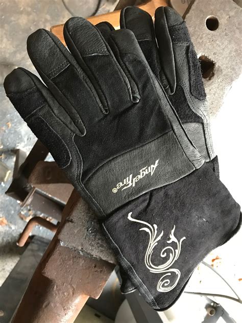 New Blacksmithing Gloves Nablopomo Day 22