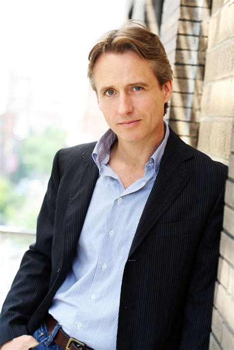 Law And Orders Linus Roache Returns To Svu