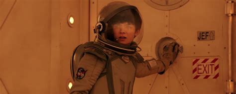 Asa Butterfield Nasce Em Marte Mas Se Apaixona Na Terra Em Trailer De