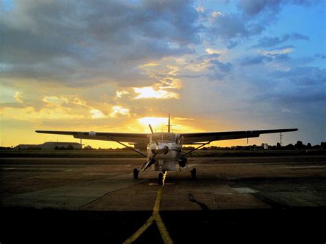 图片素材 海 地平线 翅膀 天空 日出 日落 阳光 黎明 沥青 飞机 停机坪 黄昏 晚间 车辆 航空 飞行