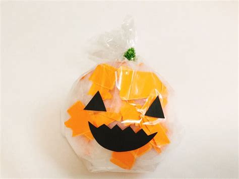 【手作り】保育室がハロウィン仕様に！簡単かぼちゃ飾りの作り方 ほいくびより かぼちゃ 飾り ハロウィン かぼちゃ 製作 ハロウィーン 工作