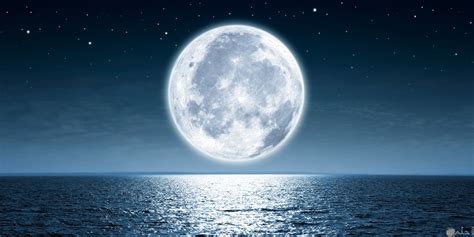 10 صور جميلة للقمر لعشاق الليل والسهر