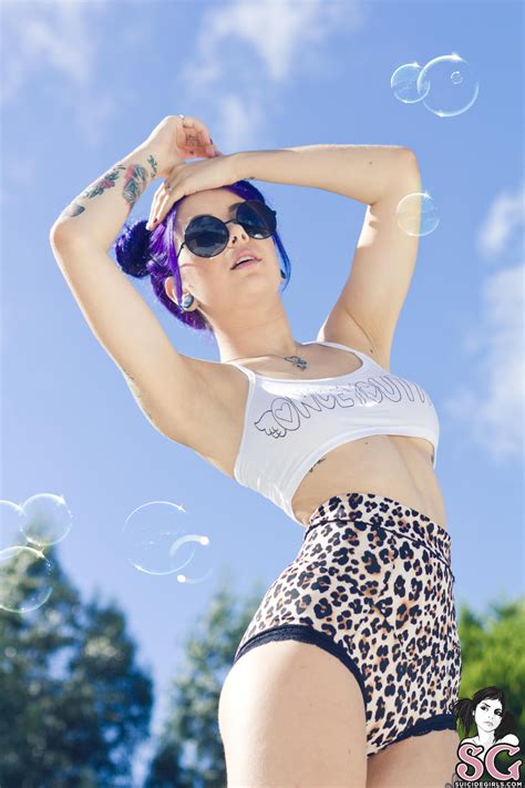 Wallpaper Plum Suicide Dyed Hair High Waisted Short Women Outdoors Model White Tops