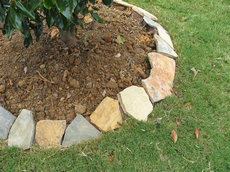 Natural Stone Landscape Borders To Place The Stones When It Comes