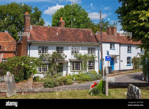 Cottage Wiltshire Hi Res Stock Photography And Images Alamy
