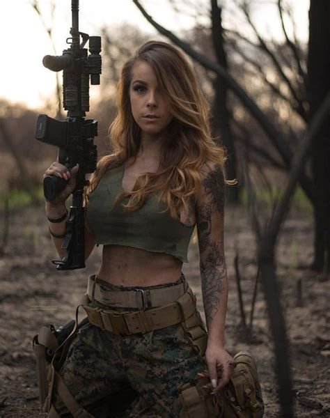 Pin Auf Hot Military Babes Sexy Girls Guns Girls With Weapons