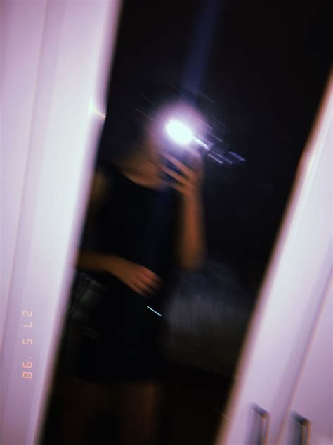 🖤 19 Aesthetic Mirror Selfies With Flash 2022
