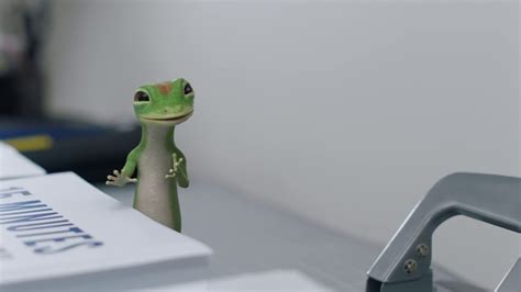 The Gecko Makes Copies Geico Your Local Car Insurance Agent Youtube