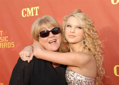 Sweet Pictures Of Taylor Swift Her Mother Andrea Finlay Global Grind