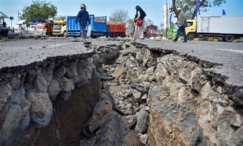 Novos terremotos na Indonésia já deixaram 10 mortos - Jornal O Globo