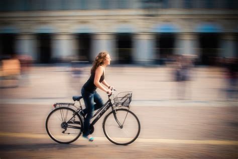 How To Use Panning To Show Motion In Photography Icon Photography School