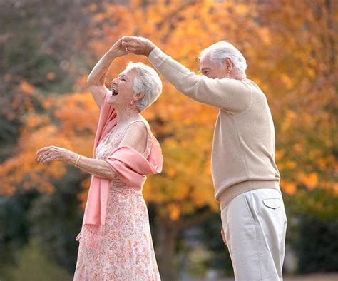 10 Things That Happy Couples Do Every Day Couples Doing Couples Old Couple In Love