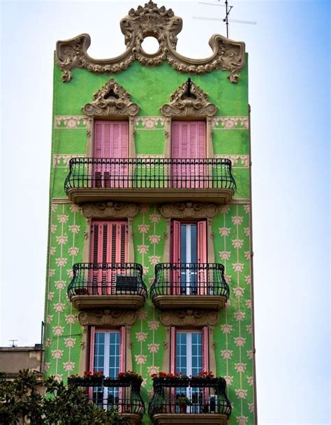 Maison Colorée à Barcelone Espagne Beautiful Buildings Beautiful