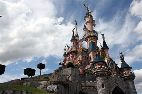 The resort comprises of accommodation. Disneyland Paris - Theme Park in Paris - Thousand Wonders