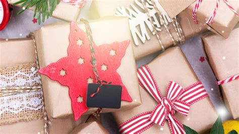15 Idées De Cadeaux Pour Un Secret Santa à Moins De 10 20 Et 35 Euros