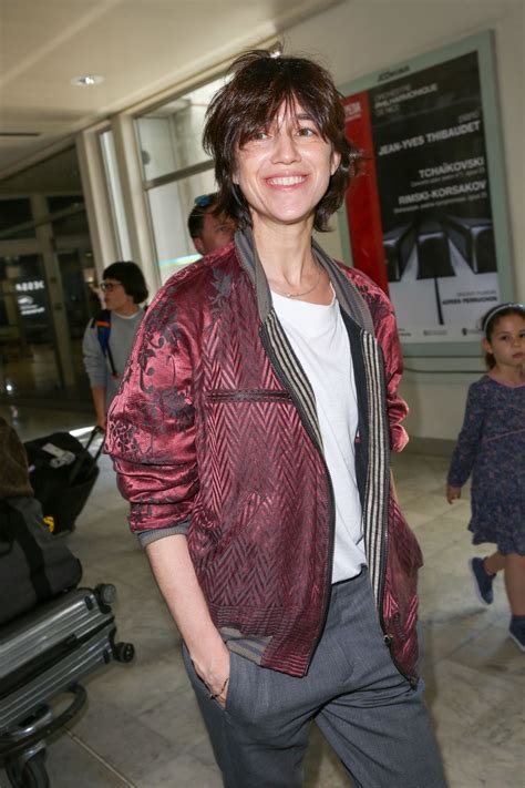 Изучайте релизы charlotte gainsbourg на discogs. CHARLOTTE GAINSBOURG at Airport in Nice 05/16/2017 - HawtCelebs