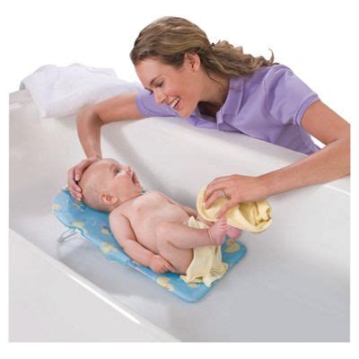 Debating which bathtub or bath seat is best for your baby? Buy Summer Infant Fold 'n' Store Bath Sling from our Baby ...