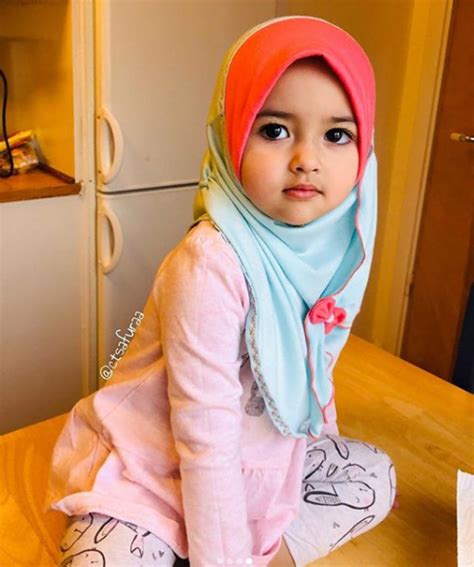 Kumpulan gambar kartun pakai jilbab sebenarnya buat pembahasan yang lainnya kita sudah berulang kali memberikan koleksi admin bermacam wallpaper kartun keren serta sangat beragam untuk didownload. Paling Populer 12+ Gambar Bayi Lucu Pakai Hijab - Meme Lucu