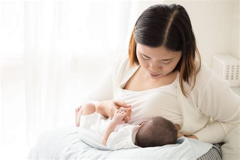 Ibu Ini Cara Menyusui Bayi Yang Benar Dan Mengatasi Puting Lecet
