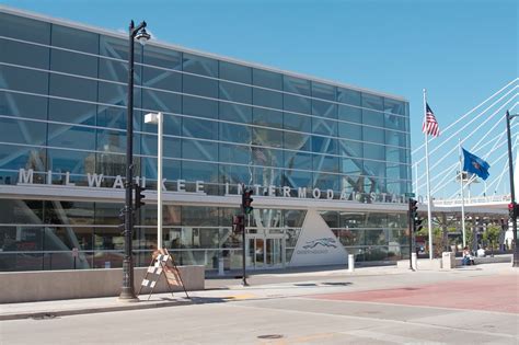 Madison to Milwaukee Bus | Greyhound and Badger from $11