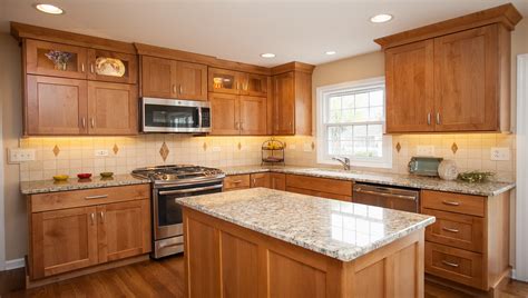 All our doors, trims, curved stair rails, and cabinets are golden oak. honey oak cabinets off white walls - Yahoo Image Search Results | New kitchen cabinets, Kitchen ...